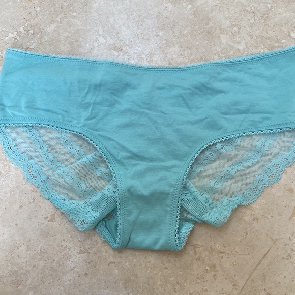 2 Victoria Secret’s NEW Panty Size M - Picture 4 of 5